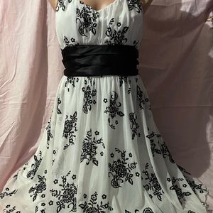 Sleeveless formal black and white trixxi dress